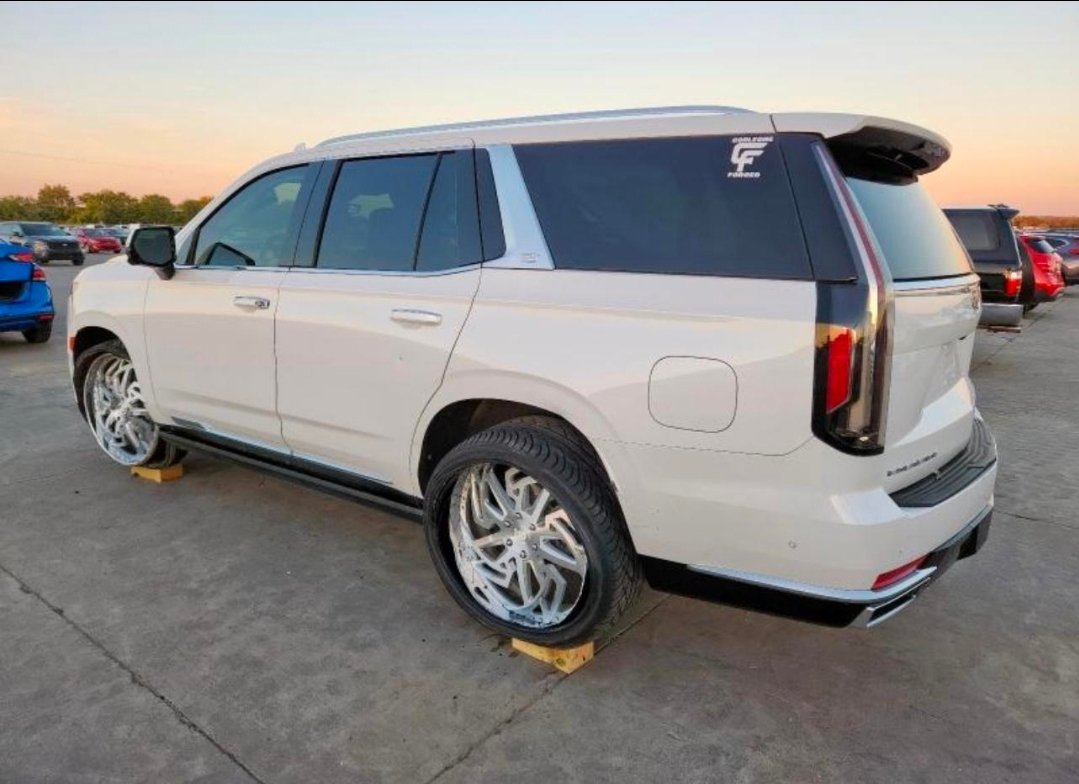 2021  Cadillac Escalade image 3