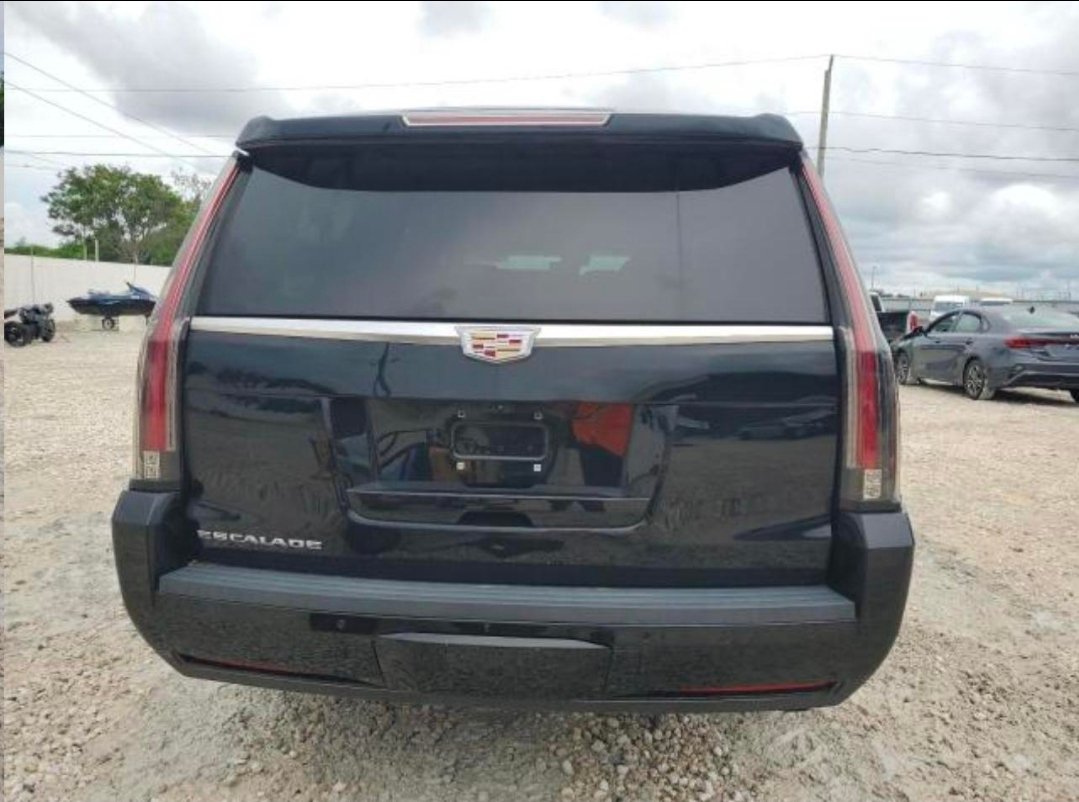 19/20 Cadillac Escalade image 4