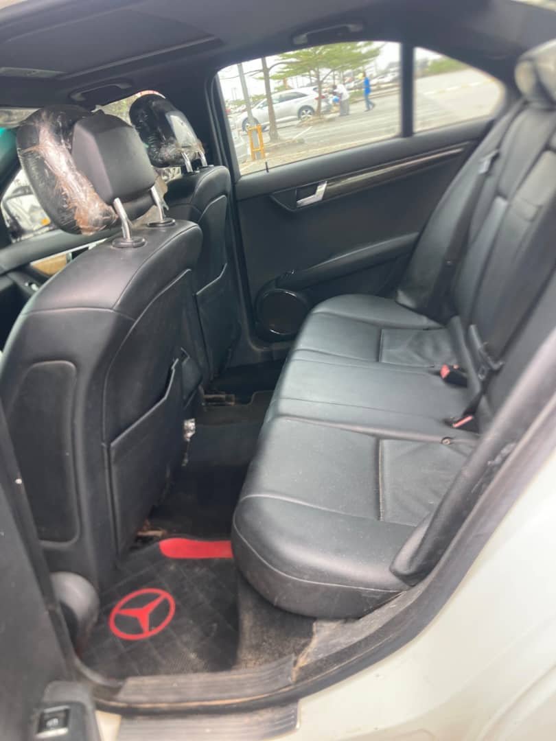 2008 Mercedes-Benz C300 image 3