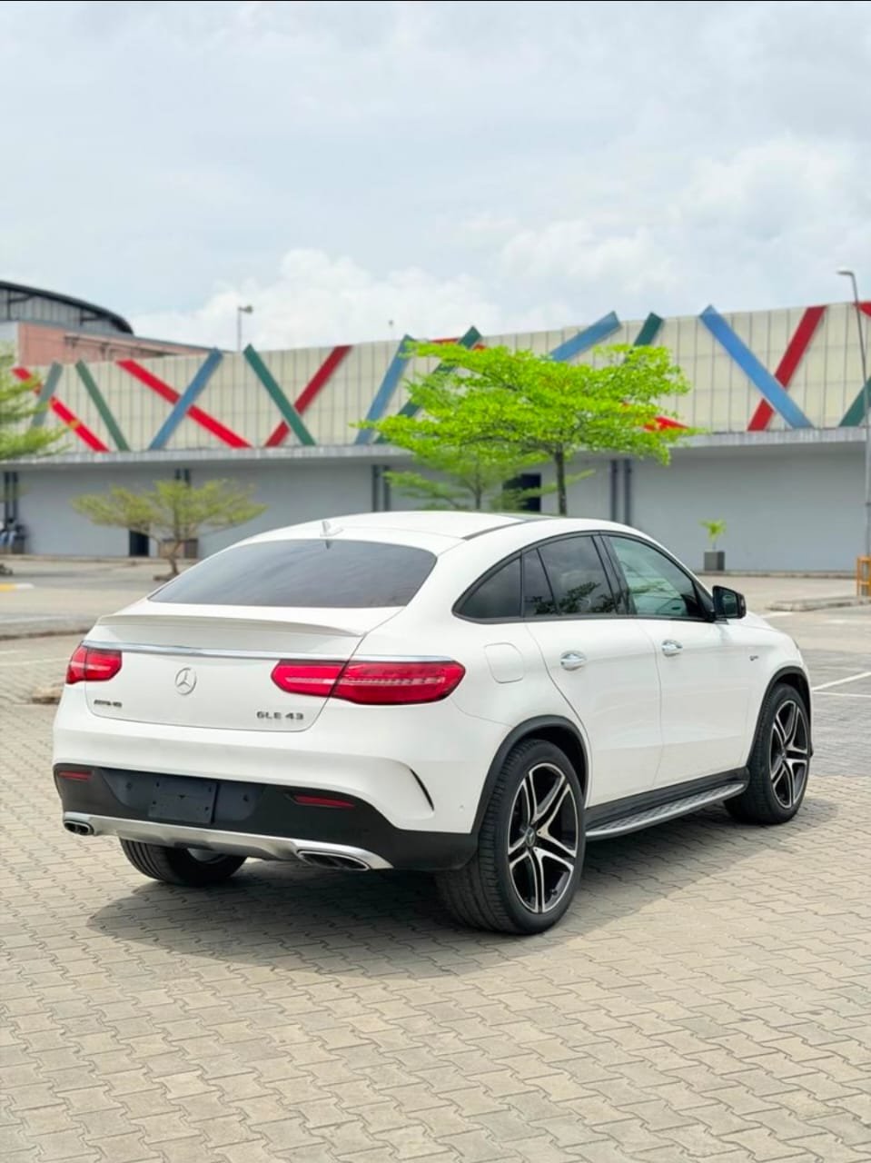 Mercedez Benz AMG GLE43 4MATIC image 2