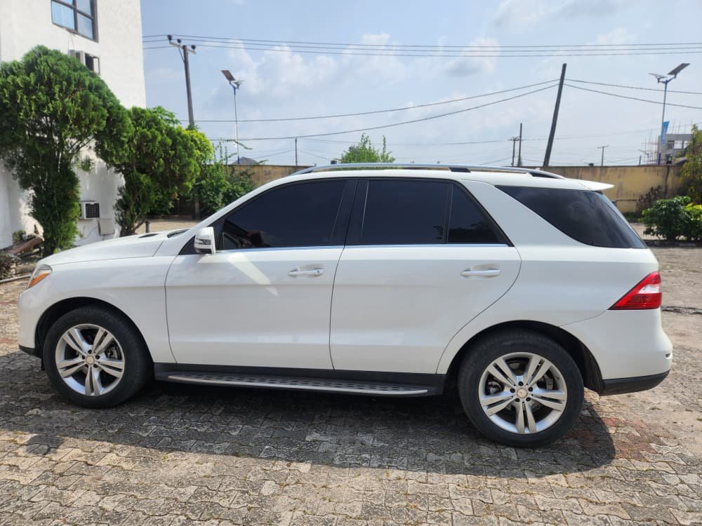 2015 ML350 Premium, very clean and neat image 9