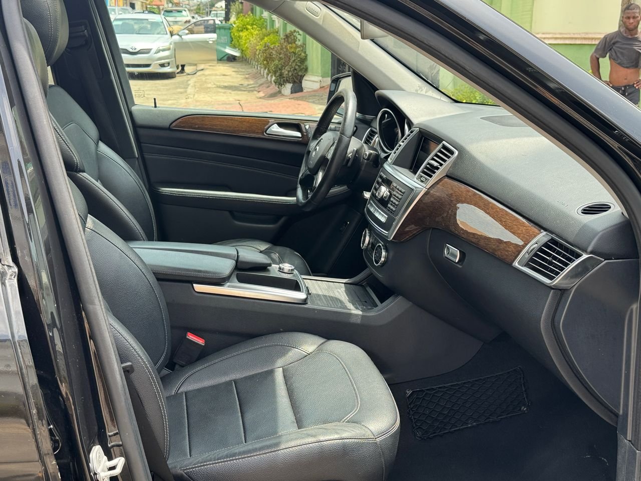 2014 ML350 Full Option image 4