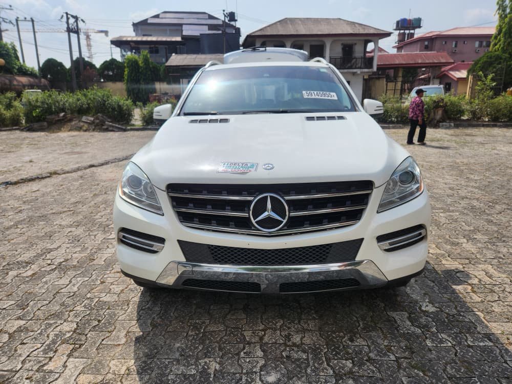 2015 ML350 Premium, very clean and neat image 10