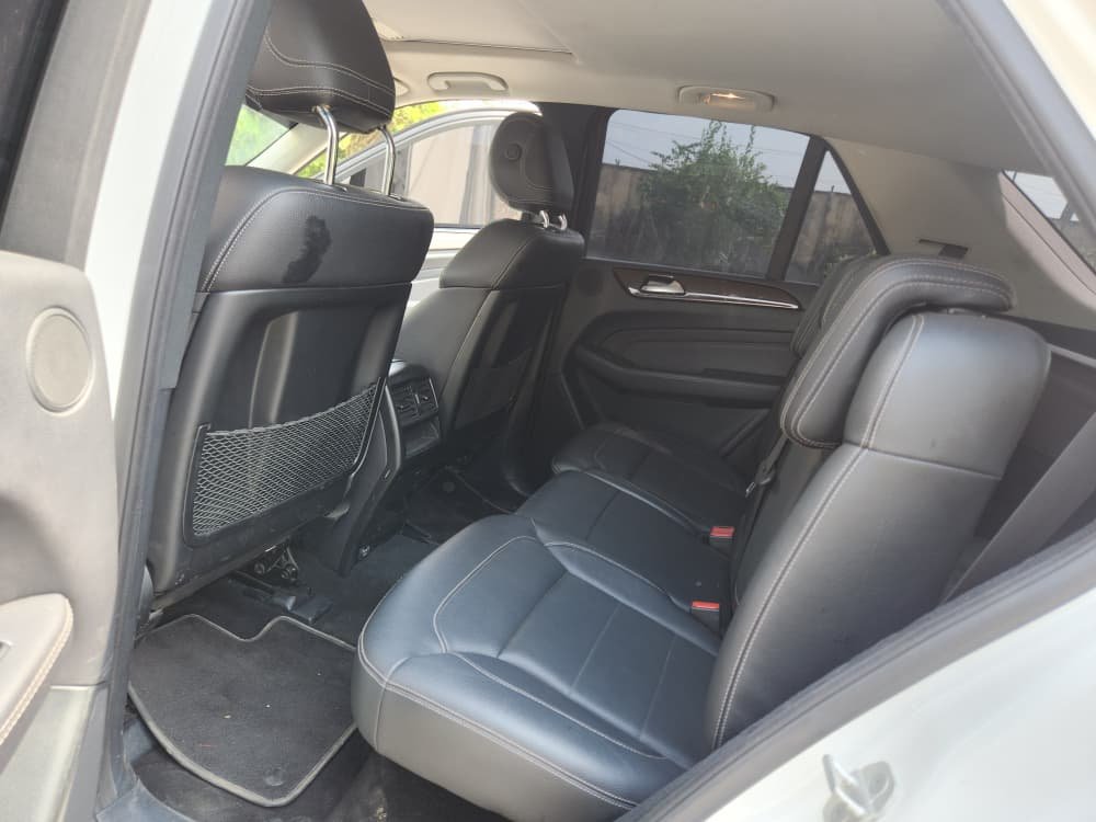 2015 ML350 Premium, very clean and neat image 2