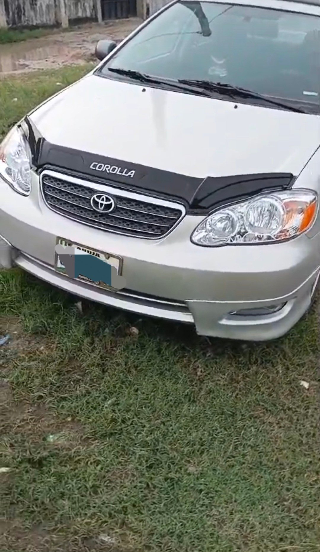 2004 Toyota Corolla image 1